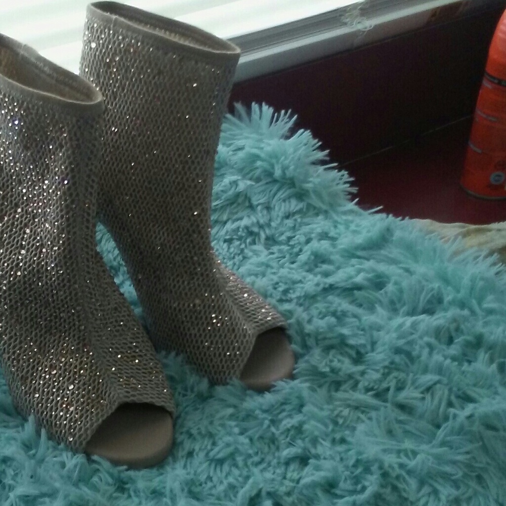 Shoes - Picture 2 of 2